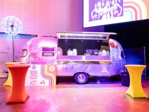 Eco Stehtisch mit Stoff-Husse 6